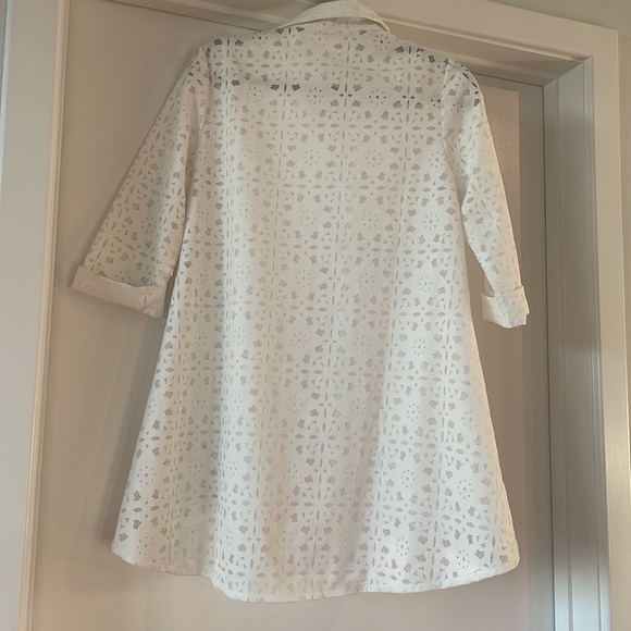 Gracia White Button Down Top with Geometric Design - Size Medium - Picture 3 of 12